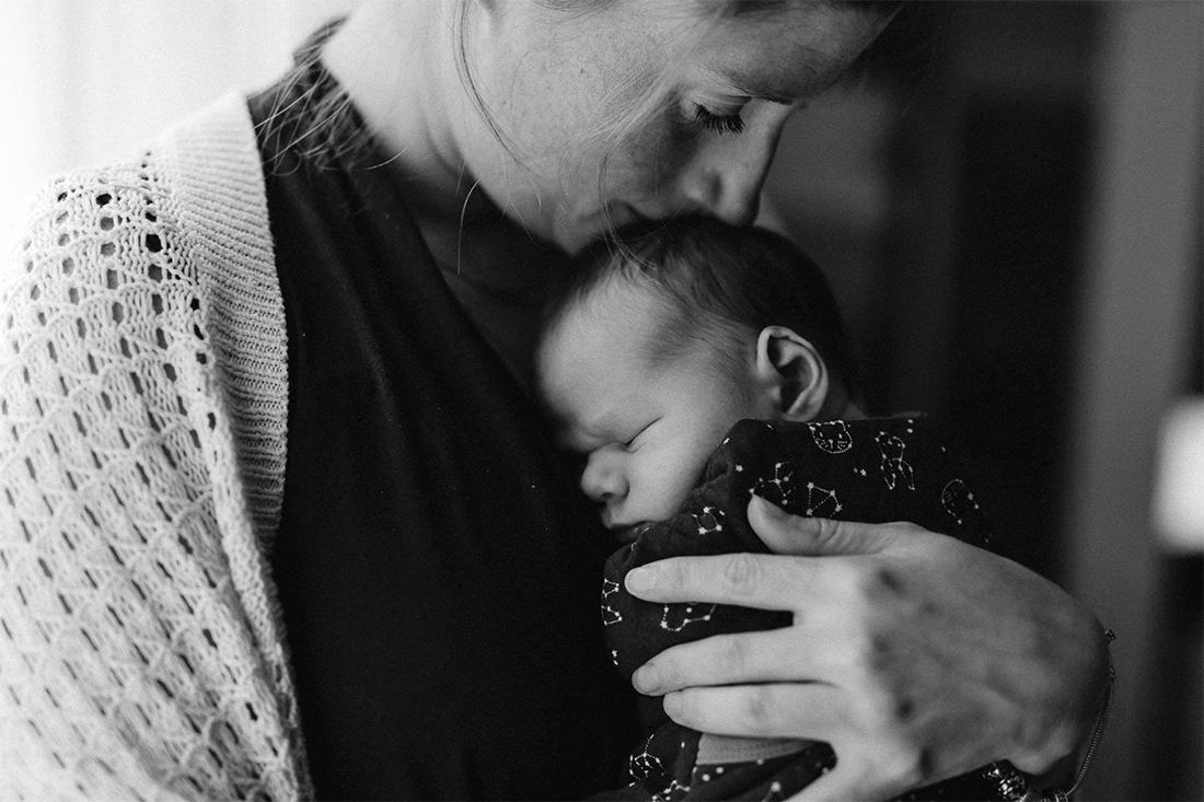 Baby Fotoshooting Zuhause Fotograf Sandra Gehmair30 Sandra