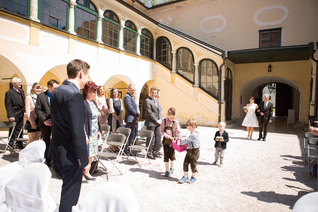 28Fotografin-Sandra-Gehmair-Schloss-Kremsegg-Hochzeit