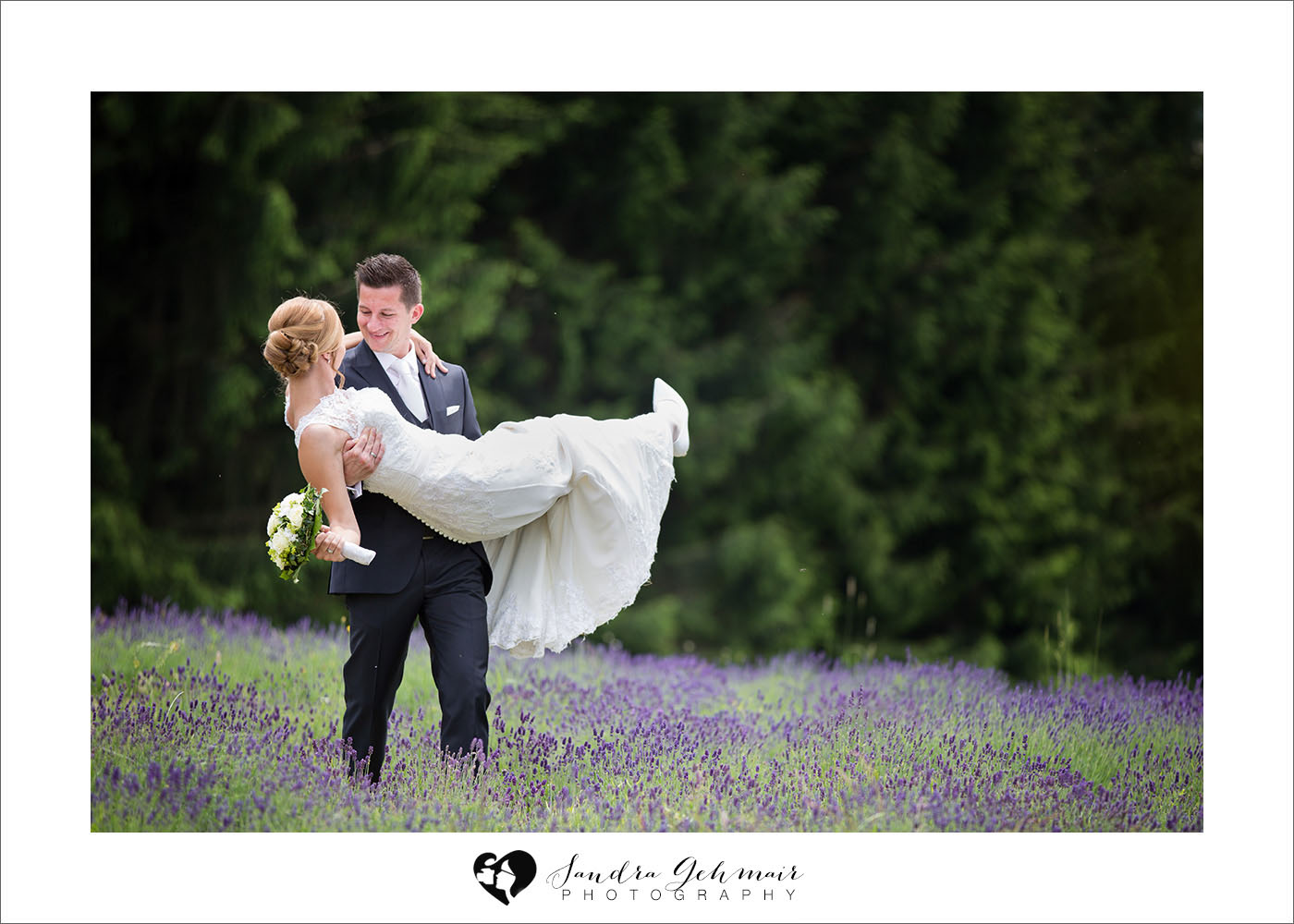 Lavendellabyrinth-Veda-Hof-Hochzeitsfotos