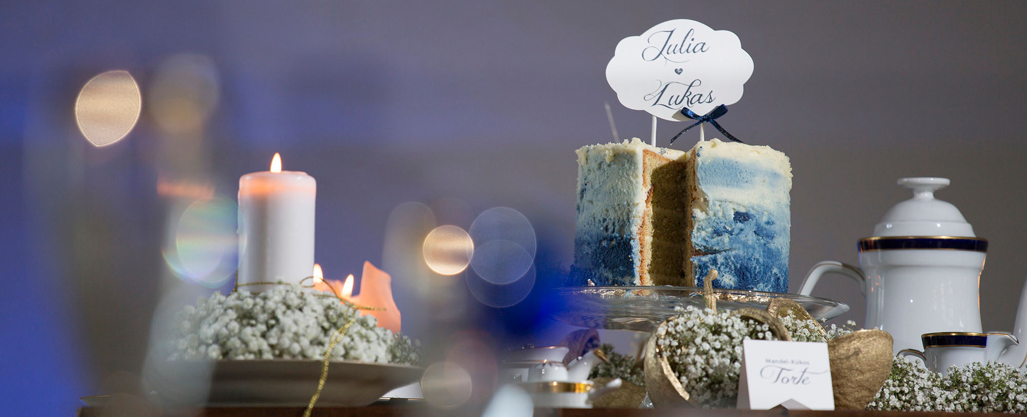 Hochzeitsdekoration mit Hochzeitstorte